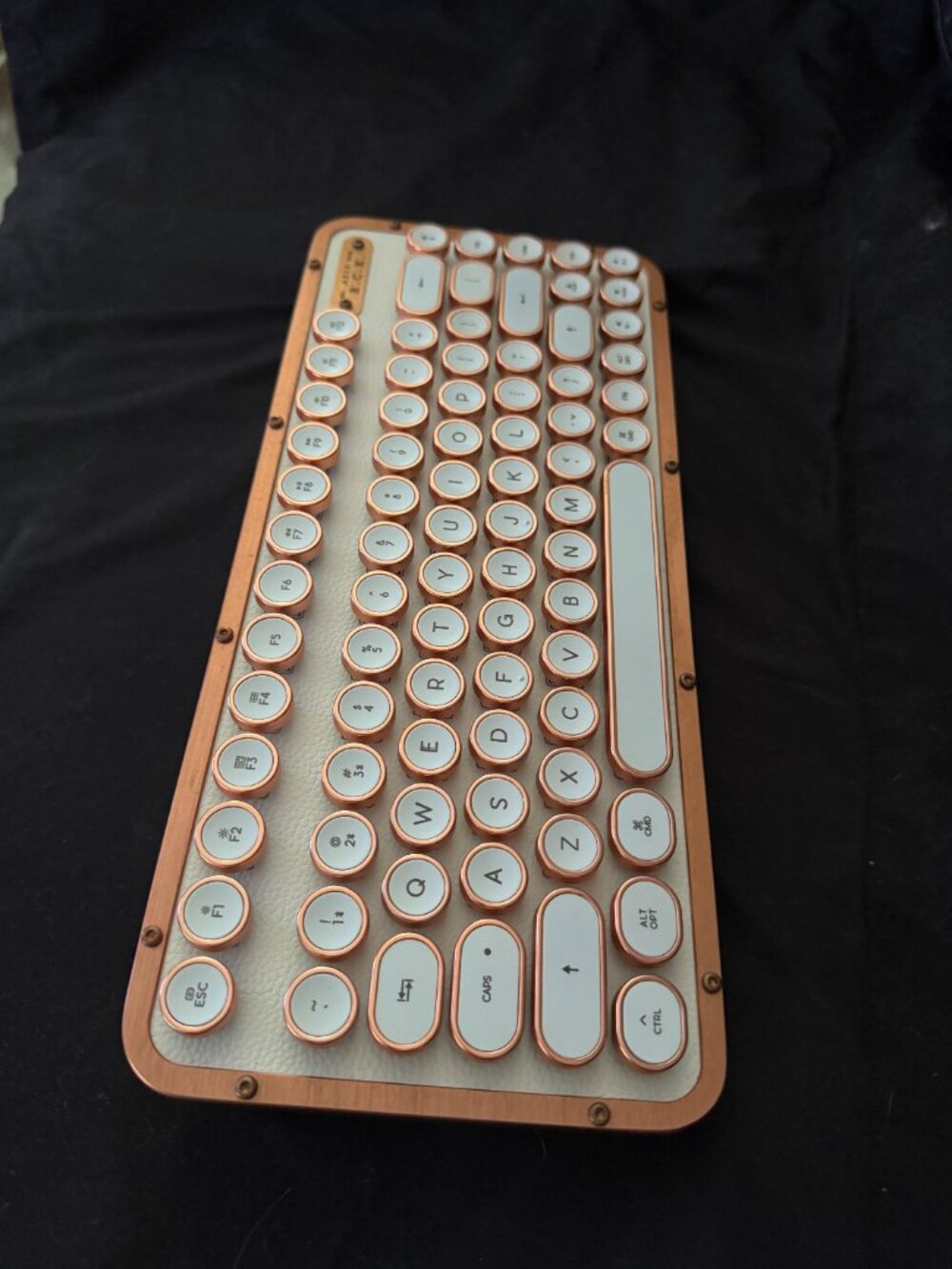 AZIO Retro Classic RCK Keyboard Posh Rose Gold Bluetooth USB w/box - Picture 4 of 8
